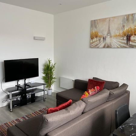 Lovely 2 Double Bedroom Flat With Free Parking - At The Atrium Mk Milton Keynes Exterior foto