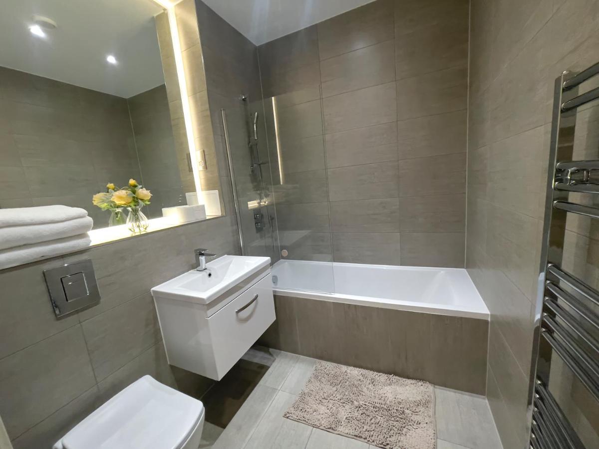 Lovely 2 Double Bedroom Flat With Free Parking - At The Atrium Mk Milton Keynes Exterior foto