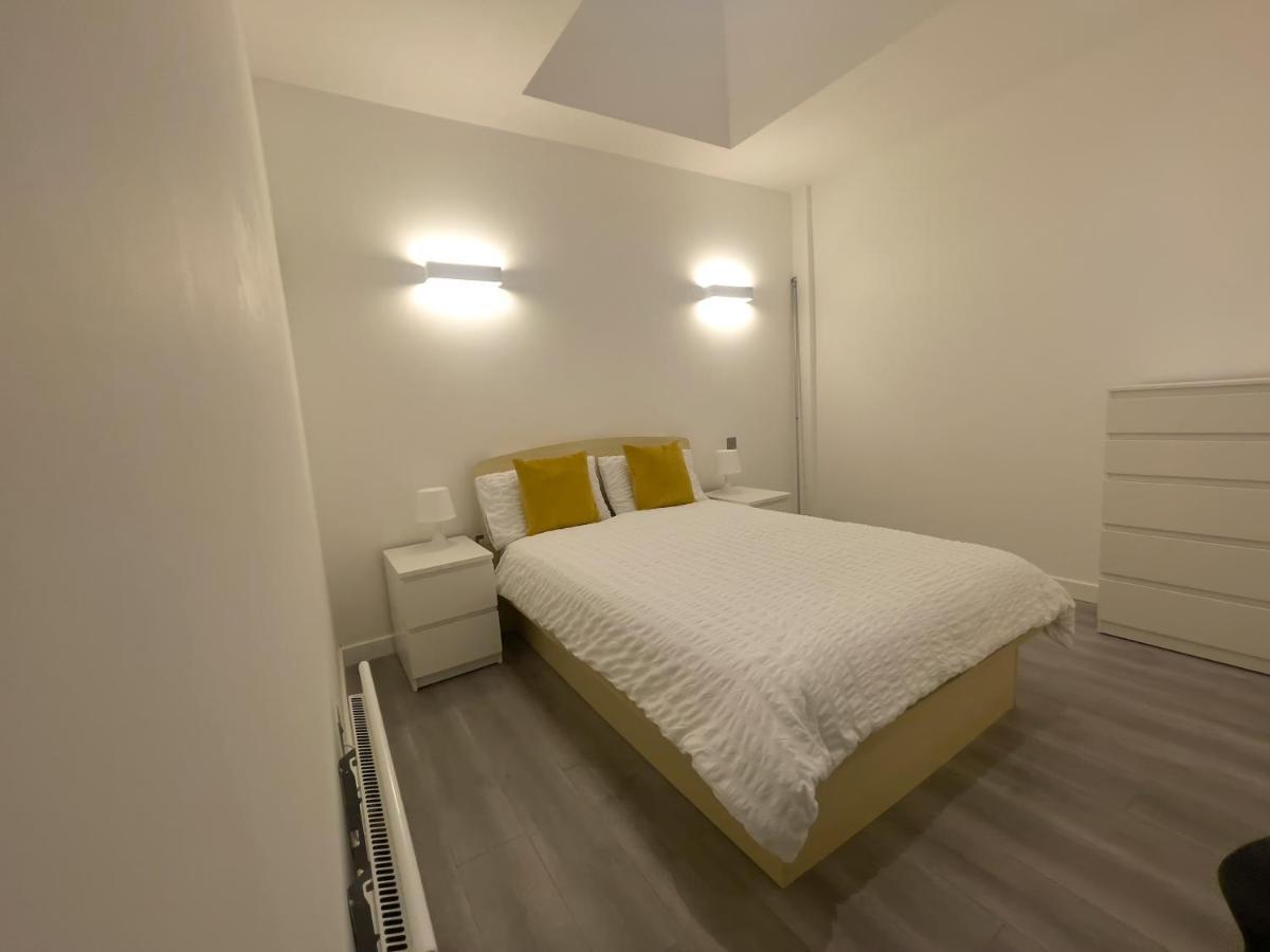 Lovely 2 Double Bedroom Flat With Free Parking - At The Atrium Mk Milton Keynes Exterior foto