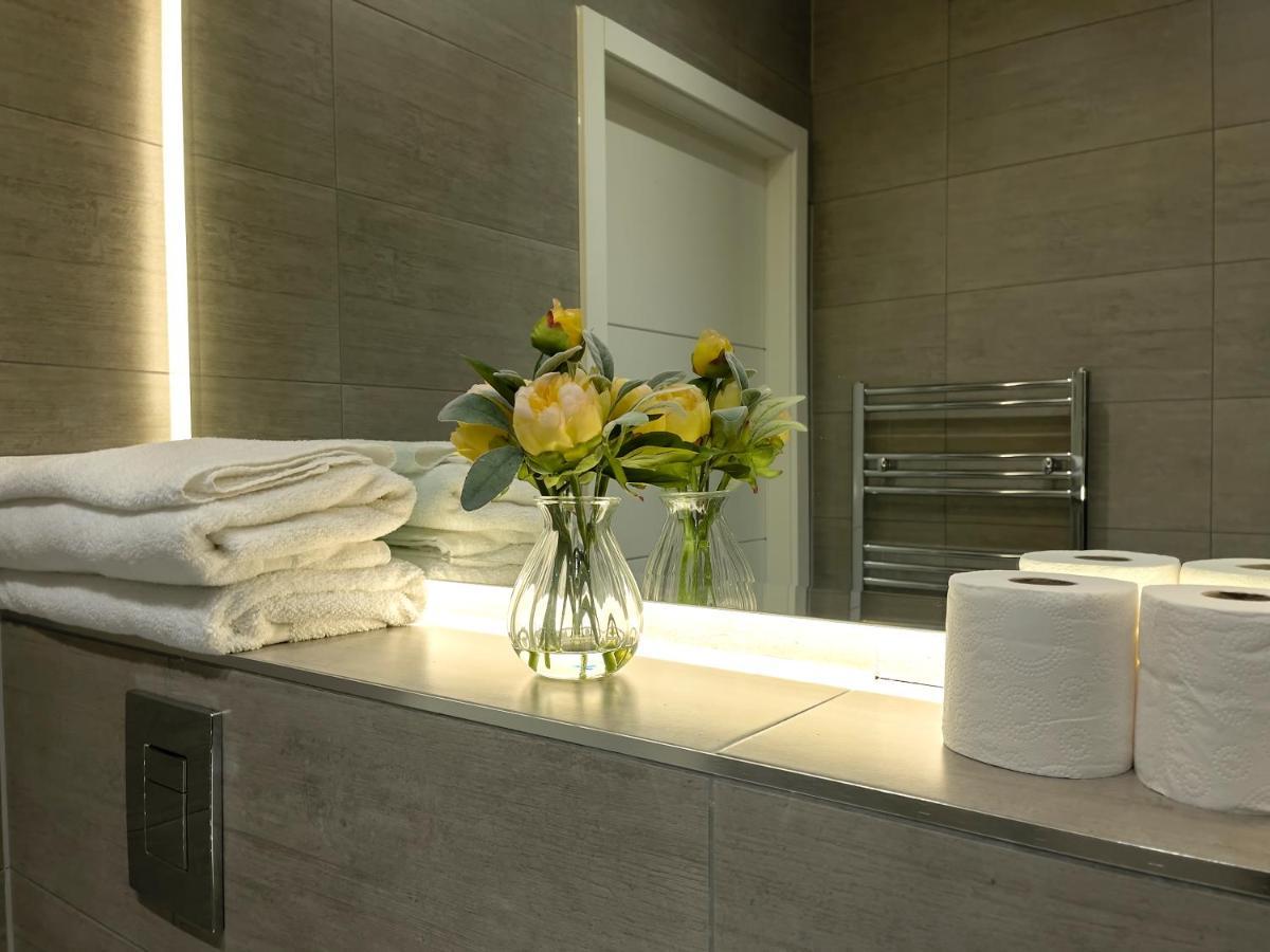 Lovely 2 Double Bedroom Flat With Free Parking - At The Atrium Mk Milton Keynes Exterior foto